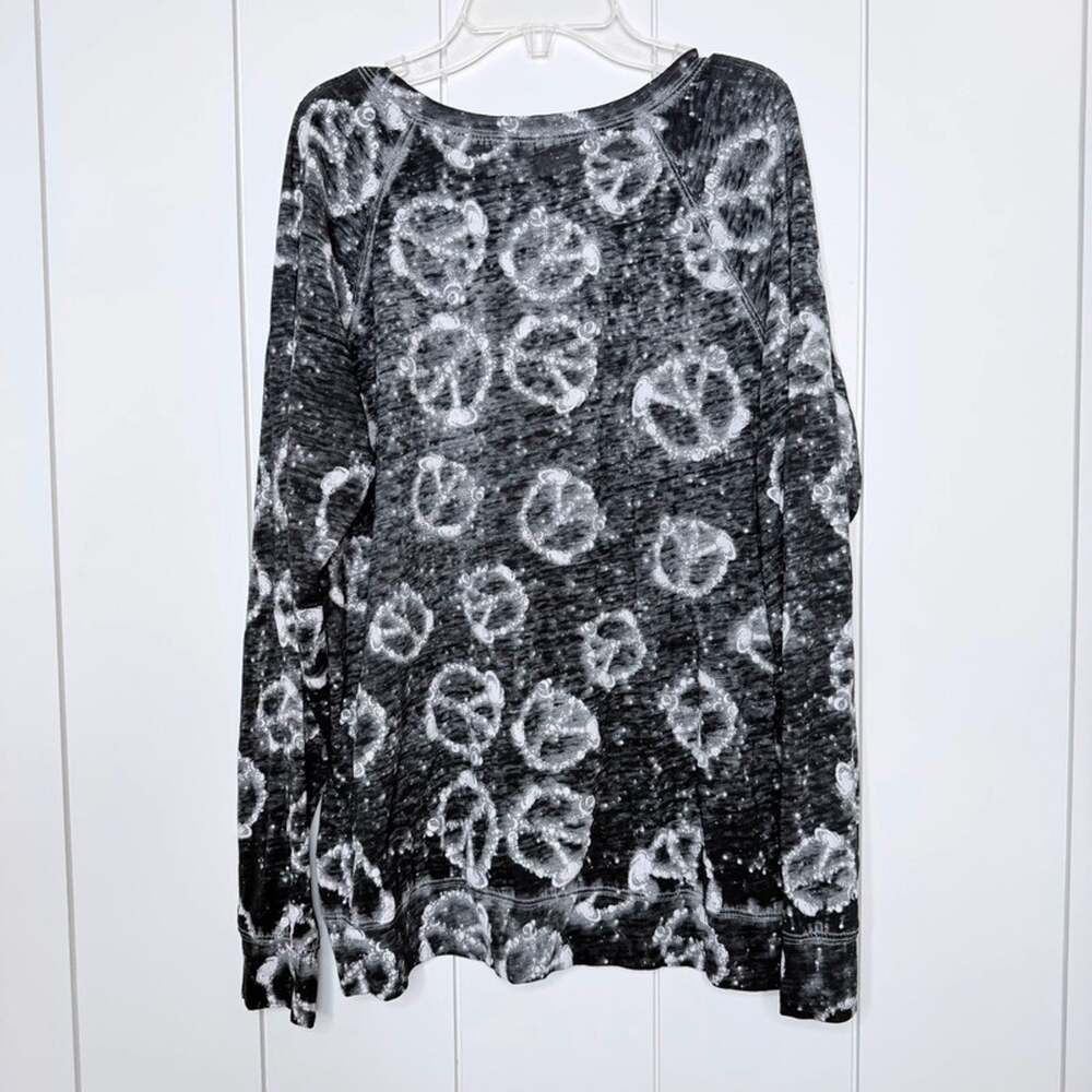 Peace sign black and white L/S tee LG